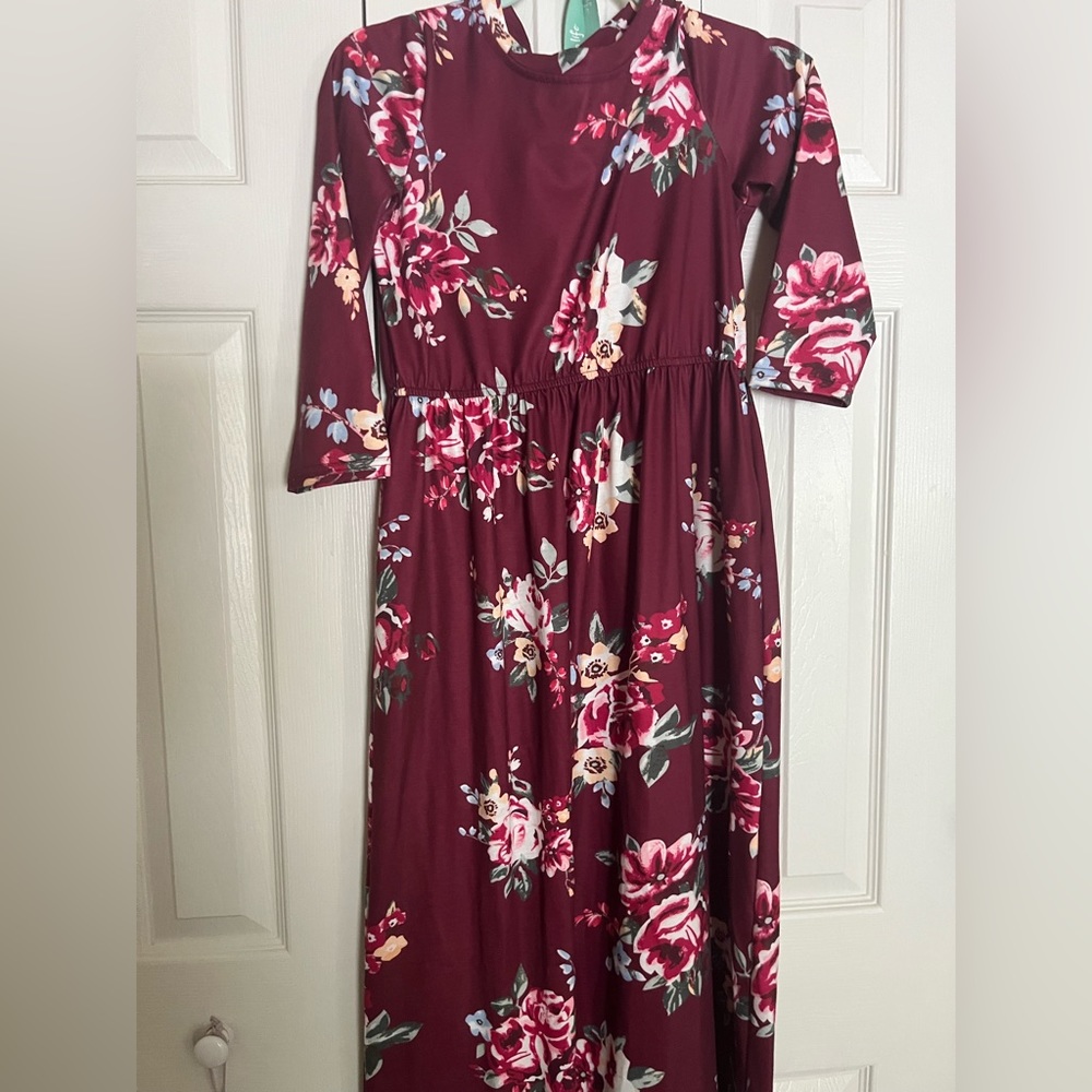 Girls red dress 3/4 sleeve with flowers
